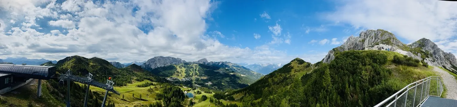 Weites Bergpanorama rund um den Aldiana Club Schlanitzen Alm im Sommer